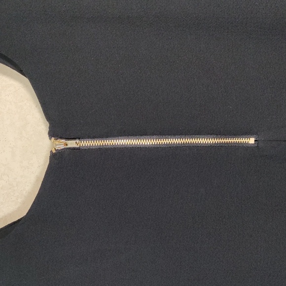 02095 Chico's black crinkle crepe S/S blouse with neck detail 3 XL - Picture 9 of 13